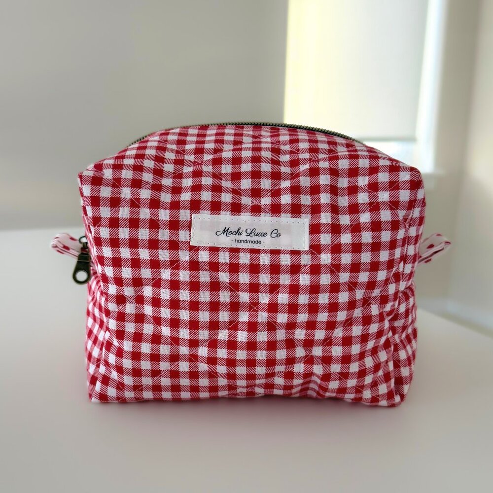 Red Gingham Quilted Makeup Bag w/ Pockets, Cute Red Hearts Square Zipper Pouch